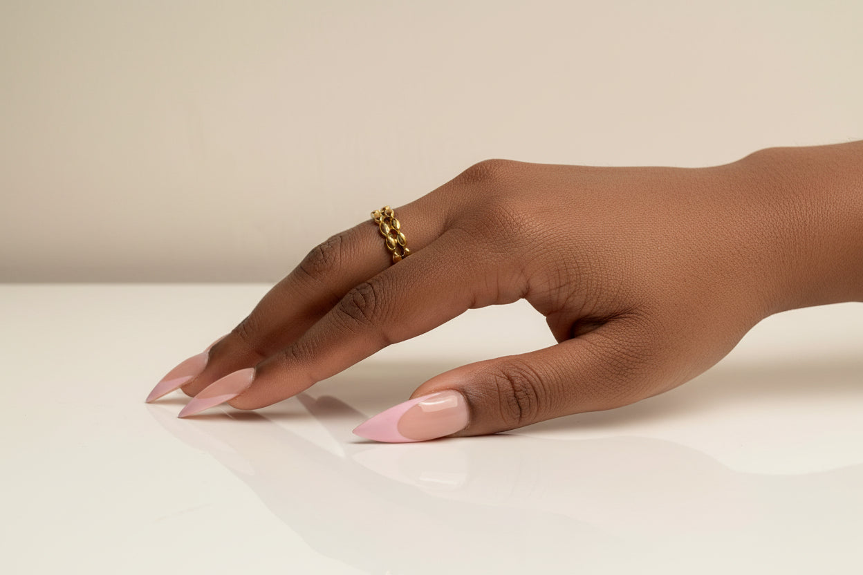 Hand wearing a 18k gold ring 