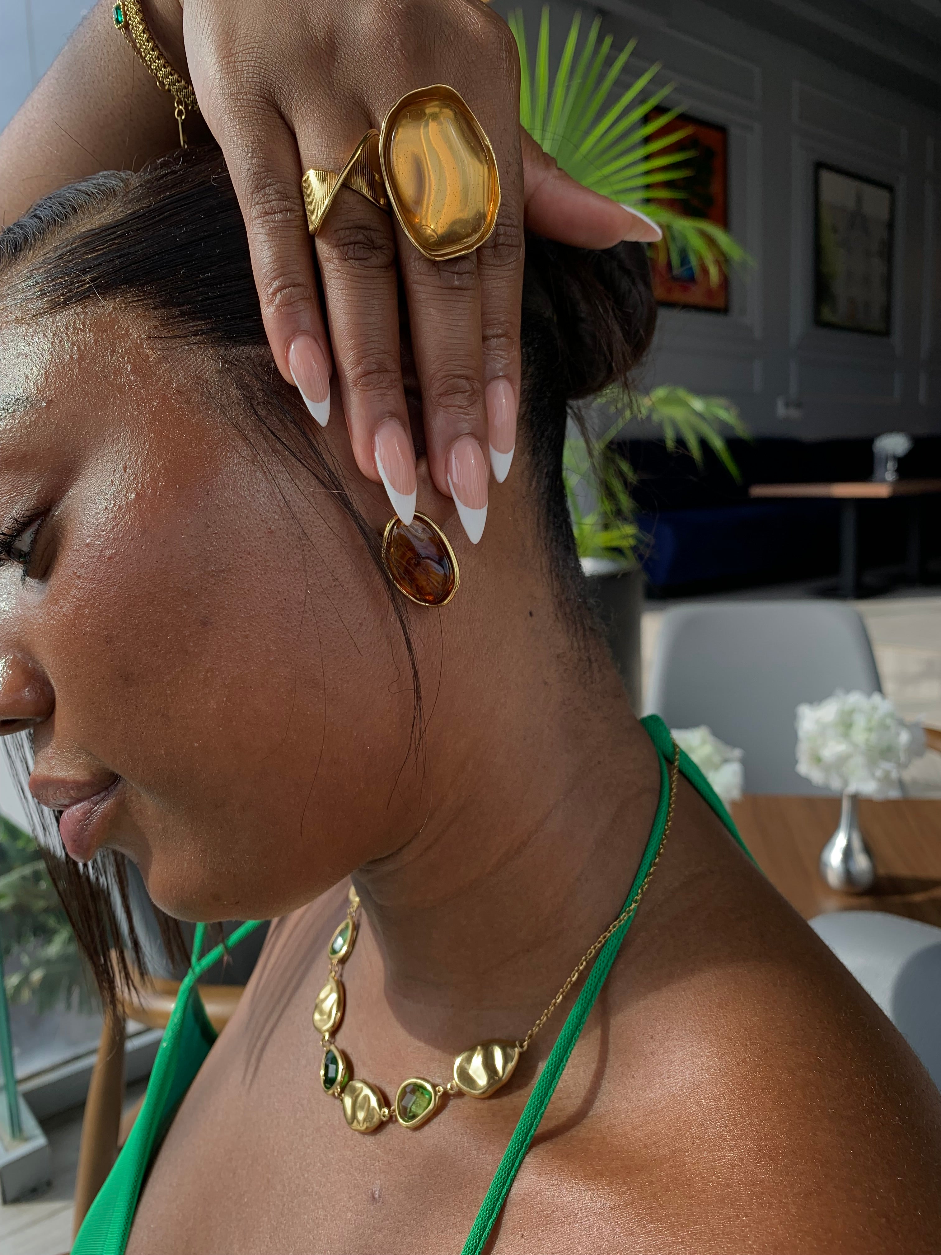 Elara – Gold Line Statement Ring