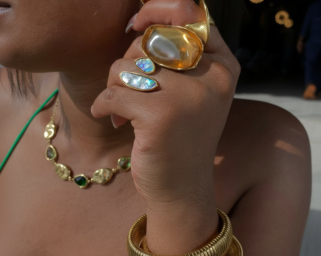 18k Gold ring in the beach bar