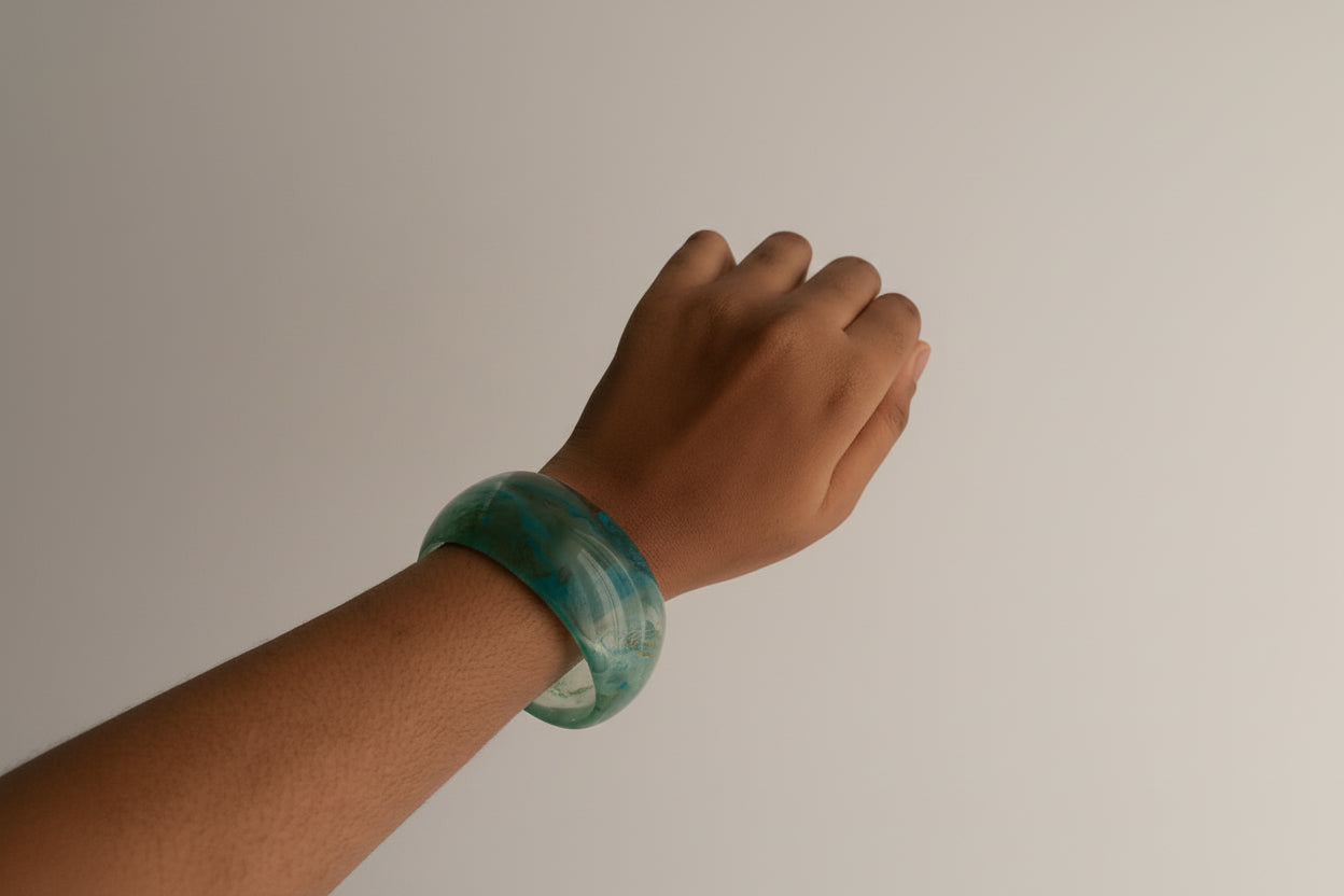 Model wearing a turqoiuse arcylic chunky bangle 
