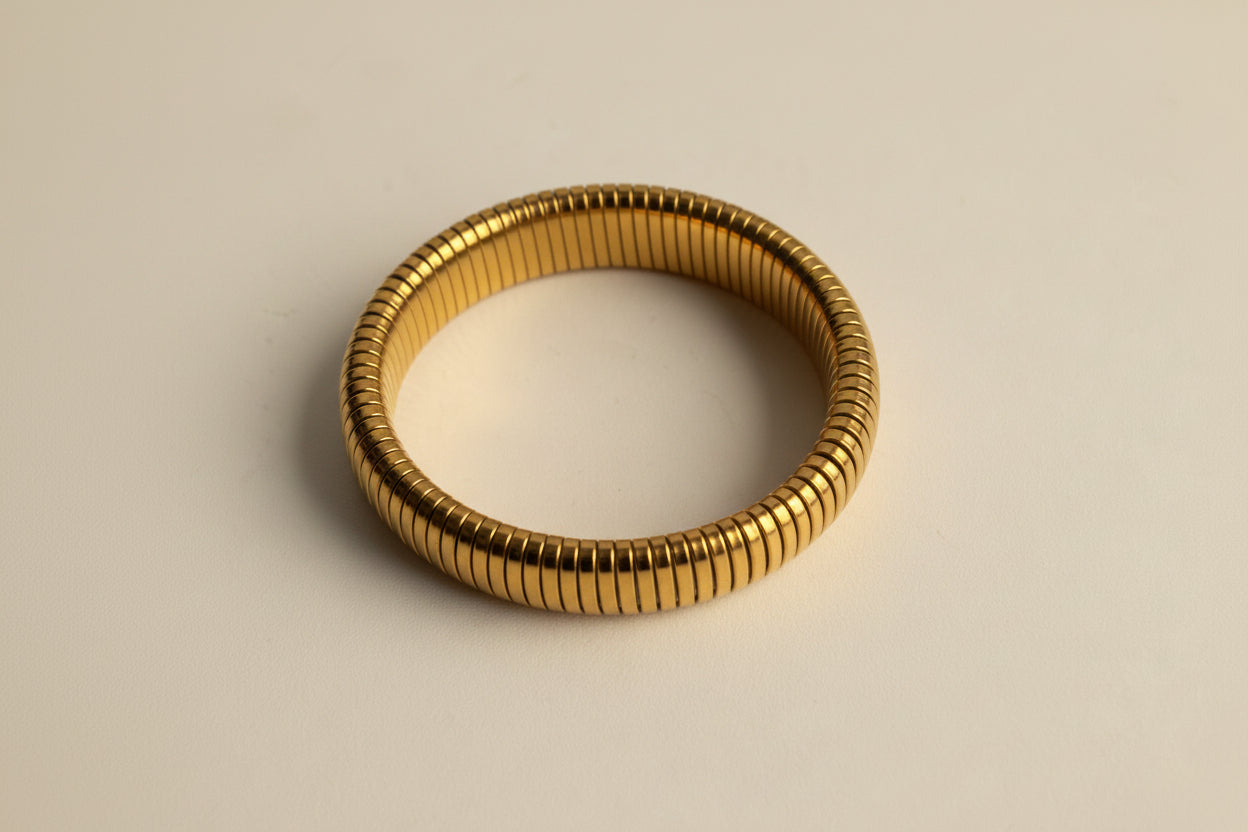18 Gold stainless steel bracelet  in  a studio